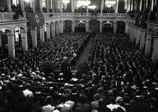 Fotograf: Paul Hommel. Landeskirchliches Archiv Stuttgart, Bildersammlung Nr. 2714 Evangelischer Frauentag 1935 in der mit Hakenkreuzfahnen geschmü
