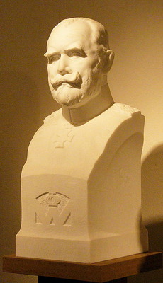 König Wilhelm II. von Württemberg. Büste in der Grabkapelle auf 