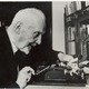 Theophil Wurm (1868-1953) an seiner Schreibmaschine